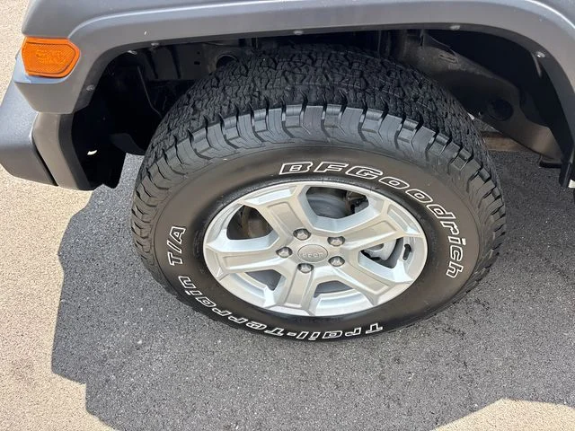 Used 2018 White Jeep Unlimited Sport S image 31