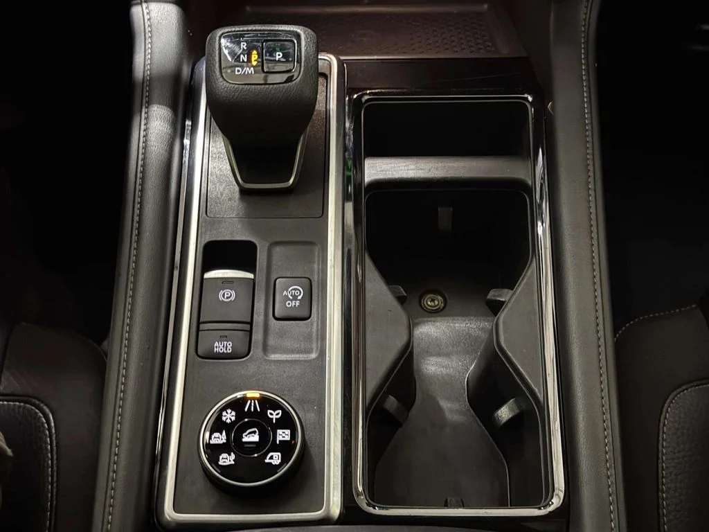 Certified Used 2024 Pearl White Tricoat Nissan SL image 17