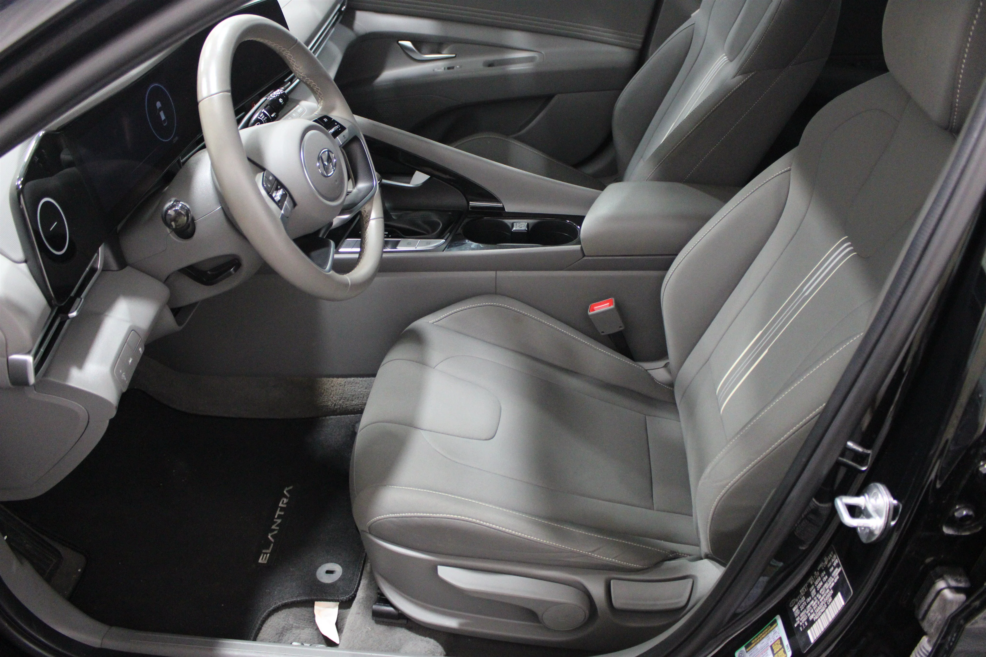 Used 2023 Onyx Black Hyundai SEL image 5
