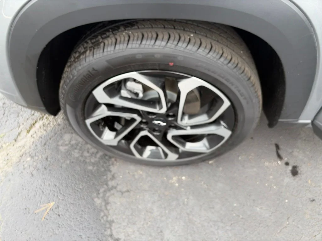 Certified Used 2025 Gray Chevrolet 2RS image 39