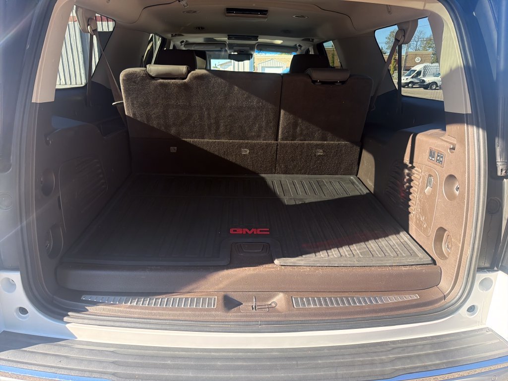 Used 2016 White GMC Denali image 27