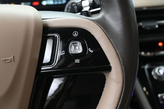 Used 2021 White Lincoln Reserve image 32