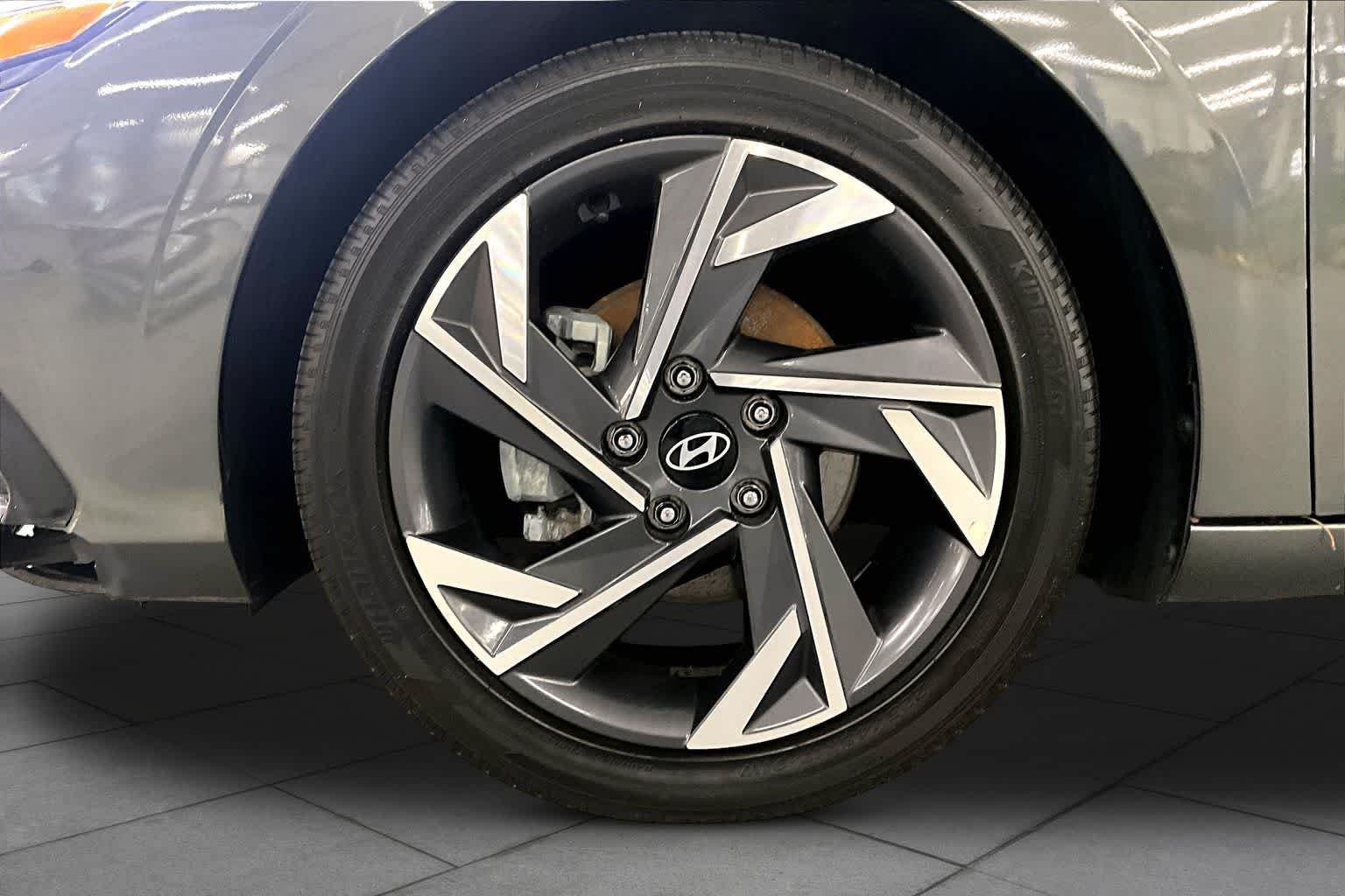 Used 2024 Amazon Gray Hyundai Limited image 11
