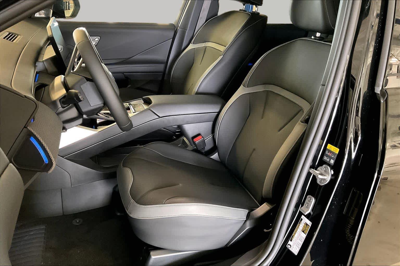 New 2027 Black Sapphire Metallic BMW 50 xDrive image 9