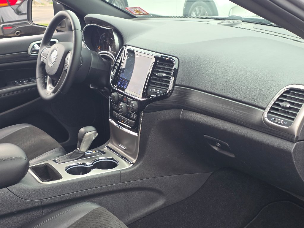Used 2019 Billet Silver Metallic Clear Coat Jeep Altitude image 21