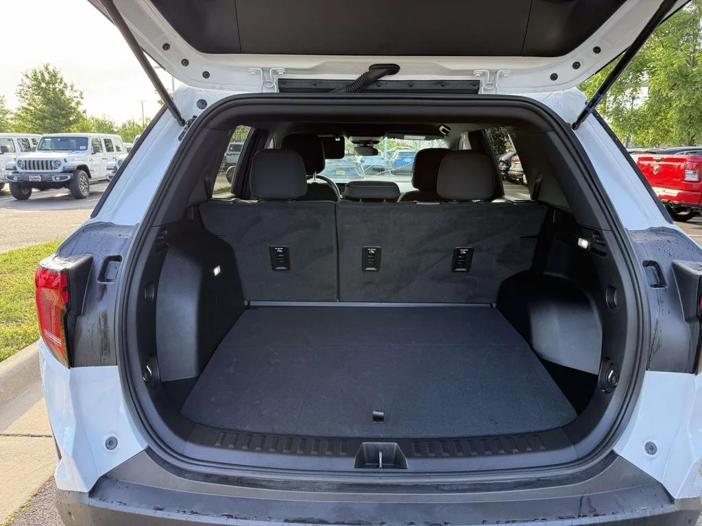 Used 2026 White GMC Elevation image 34