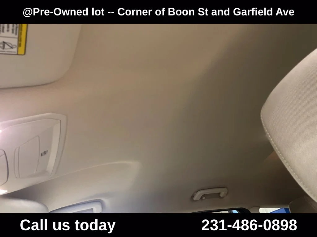 Used 2018 Gold Ford SE image 12