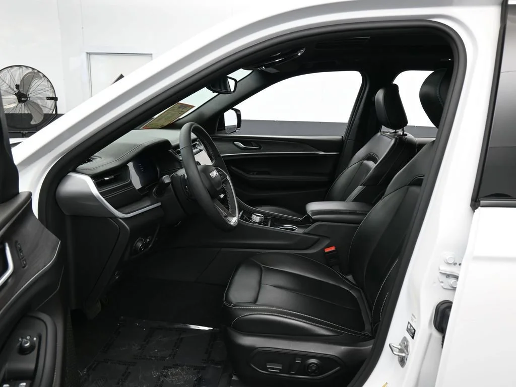 Used 2024 White Jeep Limited image 12