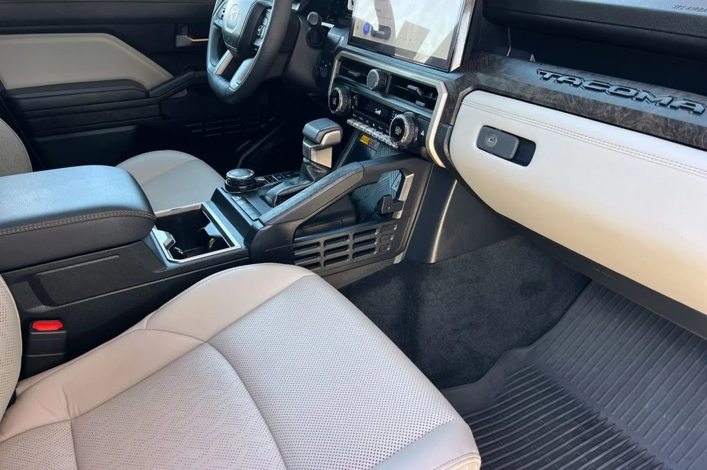 Certified Used 2025  Toyota Limited image 19
