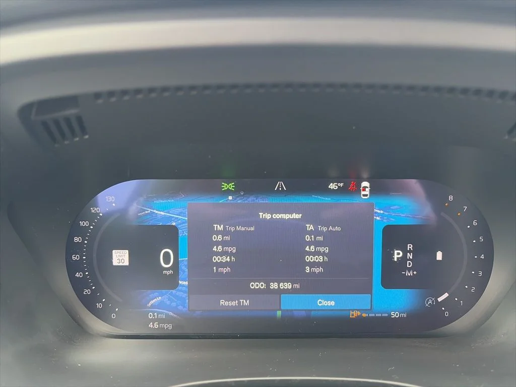 2025 Volvo XC60 Plus - Photo 10