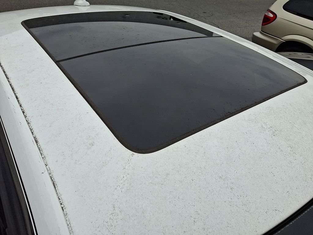 Used 2016 White Chrysler Limited image 7