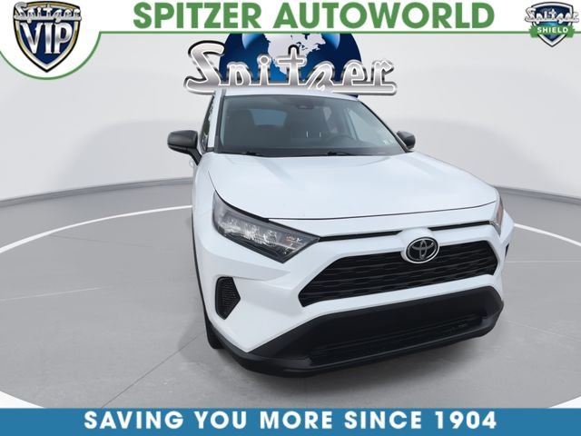 Used 2022 White Toyota LE image 3