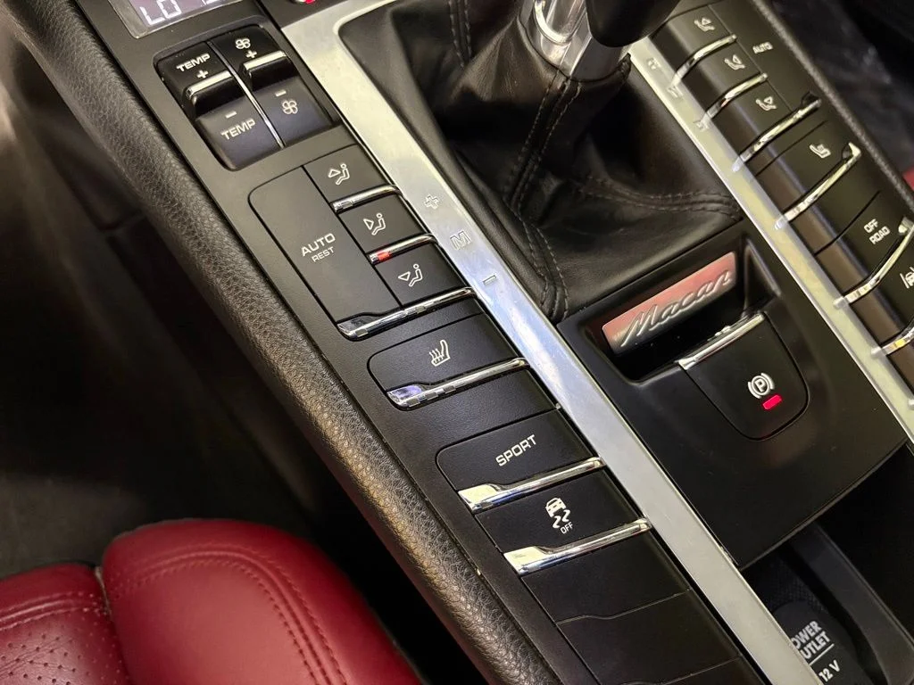 Used 2018 White Porsche Base image 34