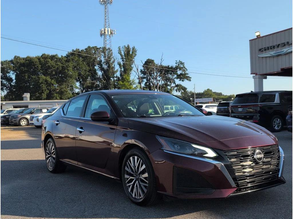 Used 2023 RED Nissan 2.5 SV Sedan image 7