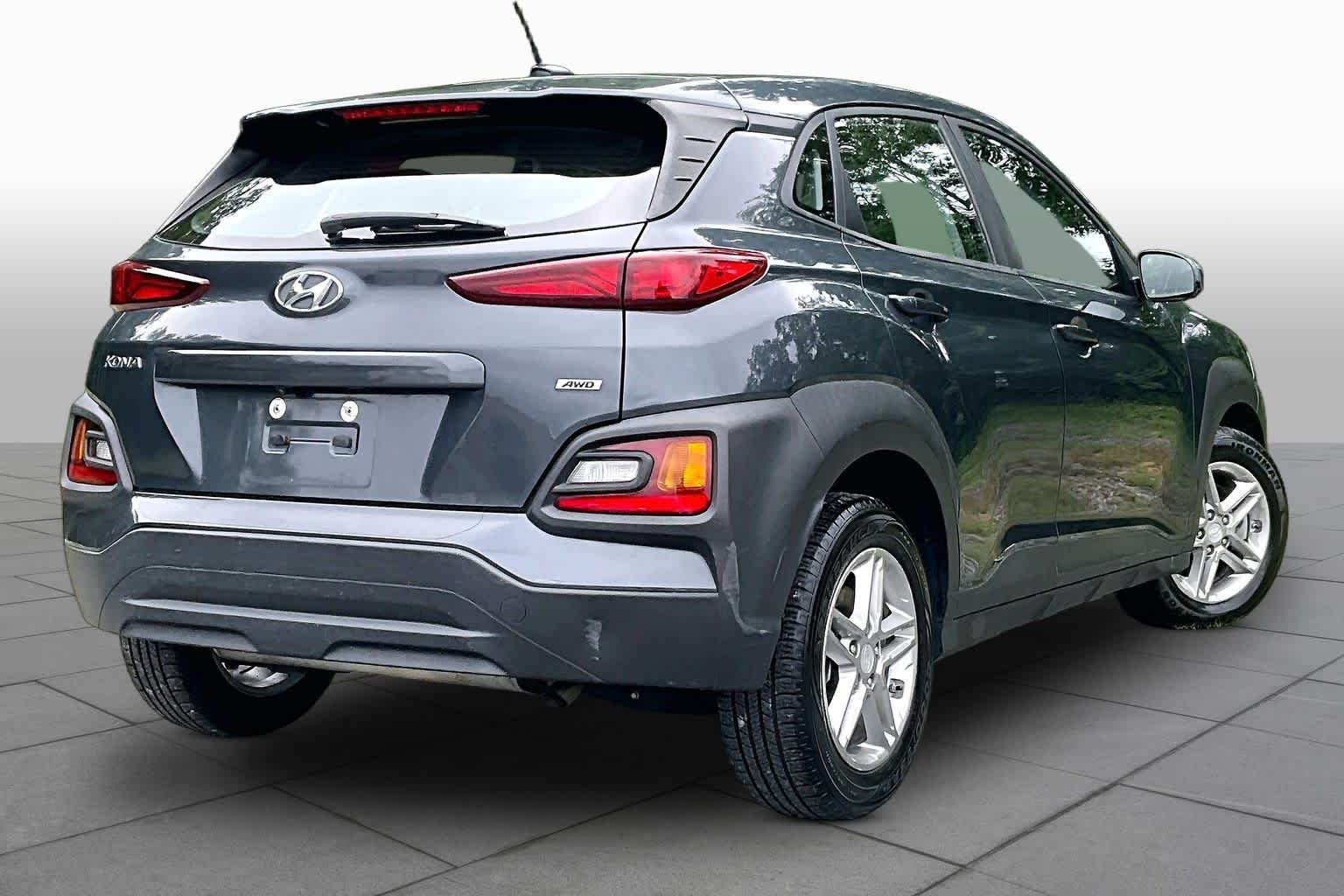 Used 2018 Thunder Gray Hyundai SE image 13