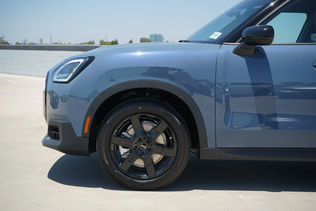 New 2027 Blue MINI Signature Plus image 2