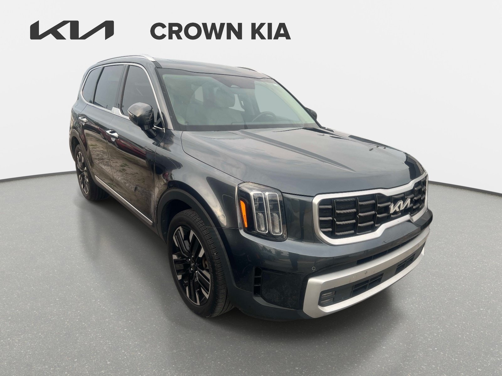 Used 2024 Gravity Gray Kia SX image 3