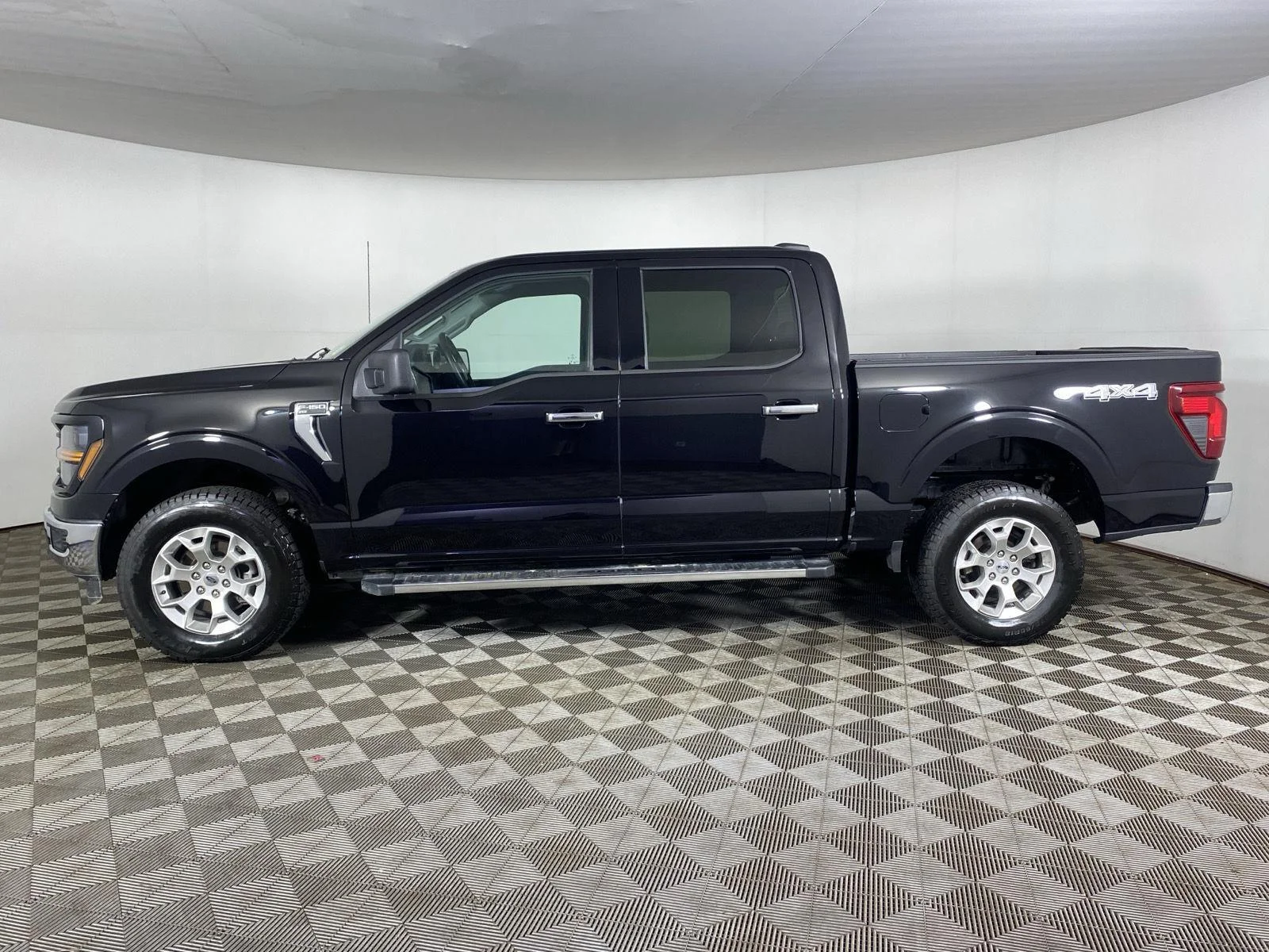 Used 2025 Agate Black Ford XLT image 4