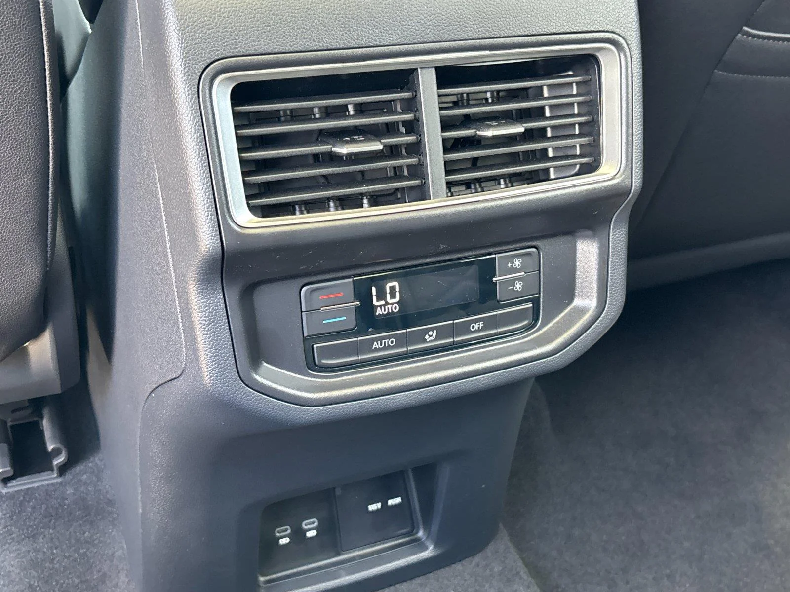 New 2026 pure gray Volkswagen 2.0T SE w/Technology image 33