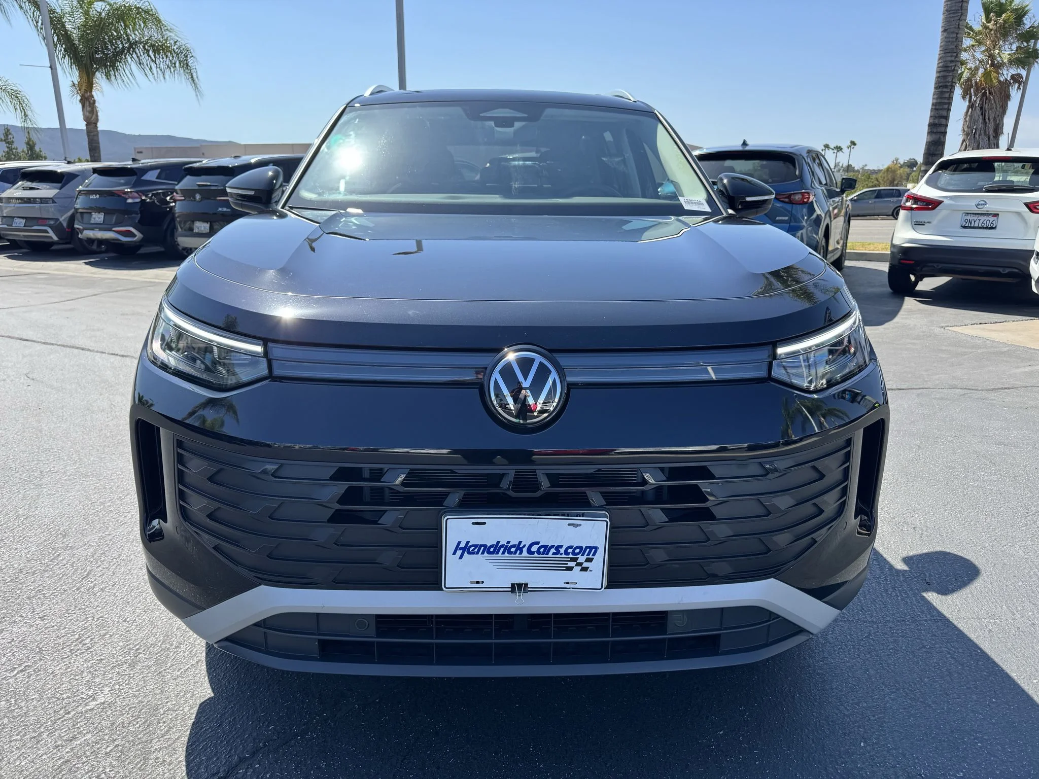 Used 2025 Deep Black Pearl Volkswagen SE w/Sunroof 4Motion image 3
