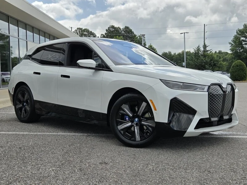 Used 2024 White Metallic BMW M60 SPORTS ACTIVITY VEHICLE image 29