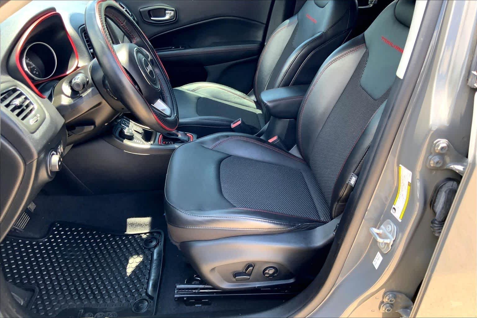 Used 2020 Sting-Gray Clearcoat Jeep Trailhawk image 8