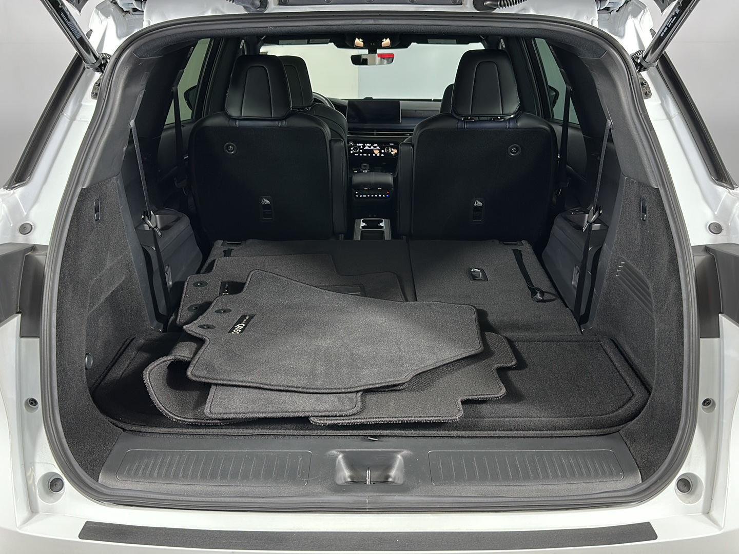 Used 2026 Radiant White INFINITI SPORT image 30