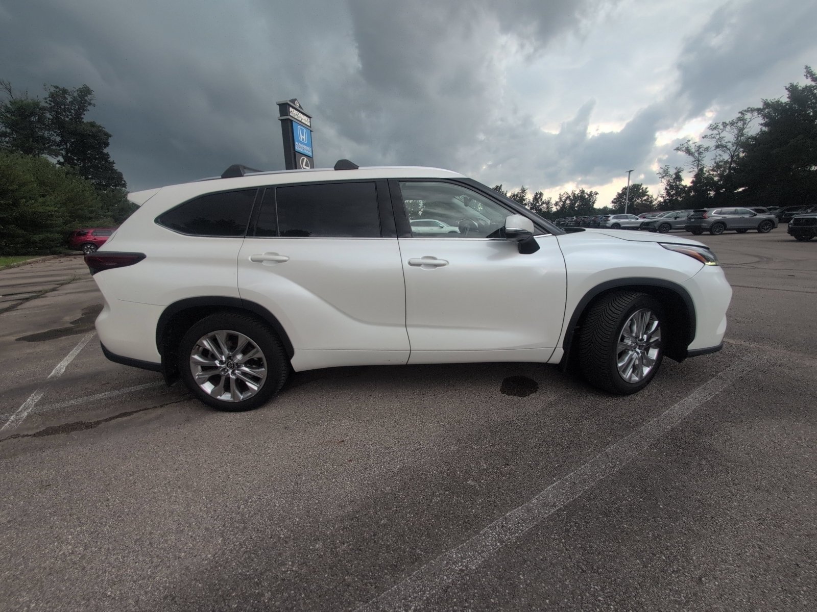 Used 2020 Blizzard Pearl Toyota Limited image 27