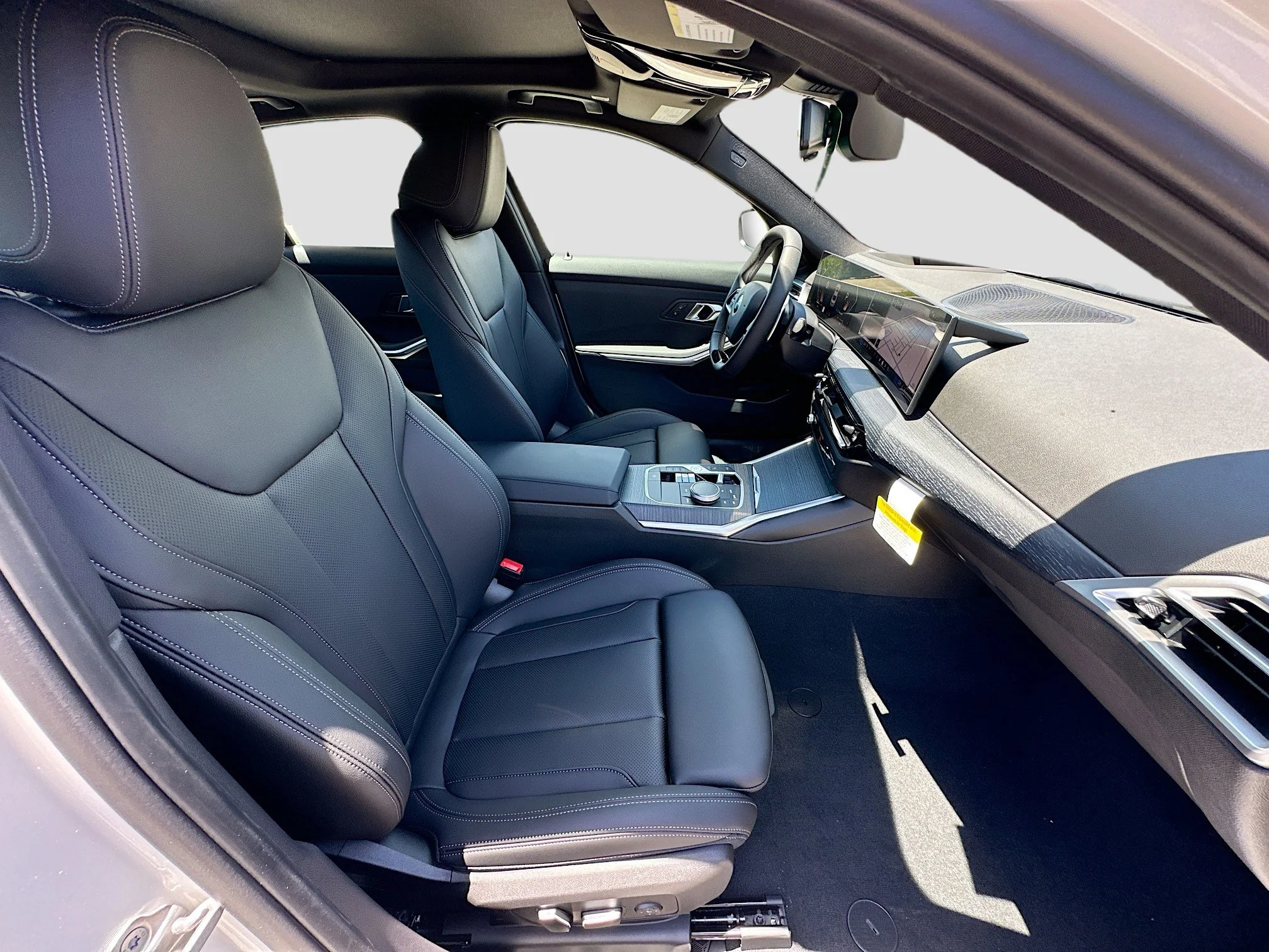 2025 BMW 3 Series 330i - Photo 25