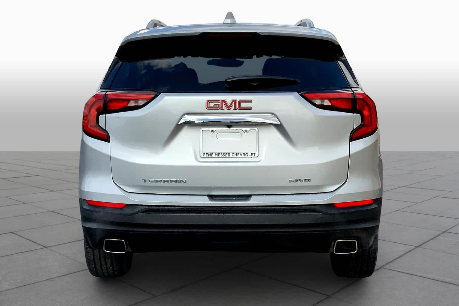 Used 2018 Quicksilver Metallic GMC SLT image 4