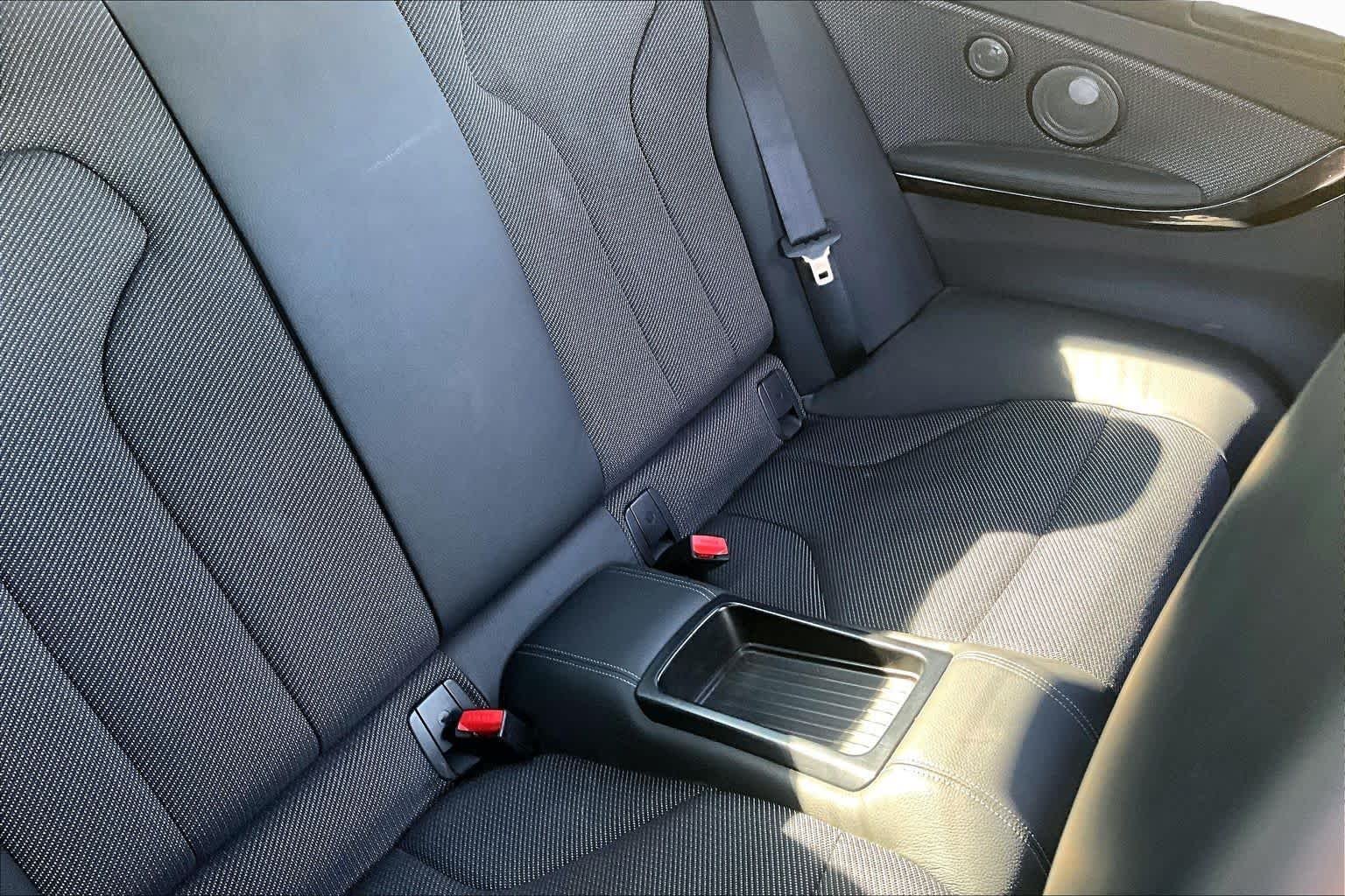 Used 2016 Alpine White BMW  image 16