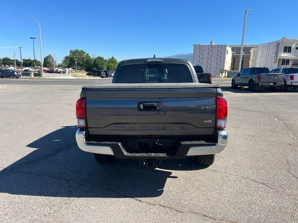 Used 2018 Magnetic Gray Metallic Toyota SR5 image 9