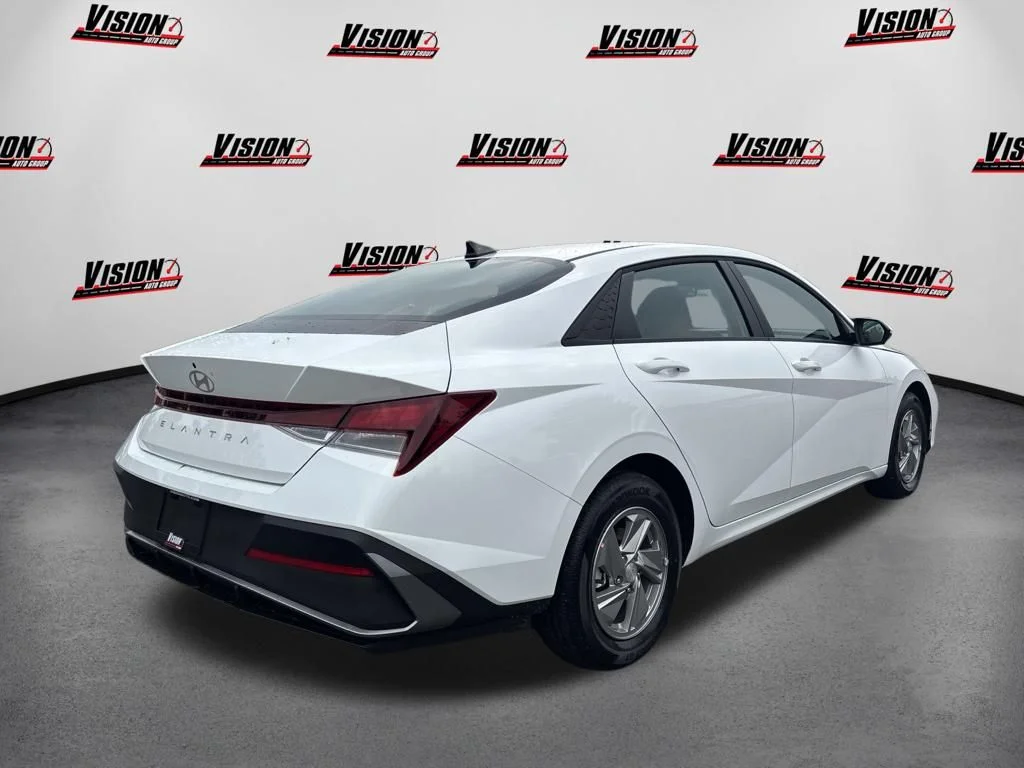 New 2026 White Hyundai SE image 5