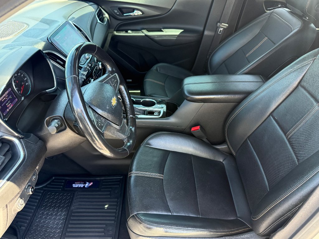 Used 2022 Silver Ice Metallic Chevrolet Premier image 11