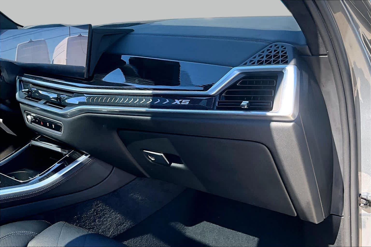 Used 2024 Skyscraper Grey Metallic BMW xDrive40i image 17