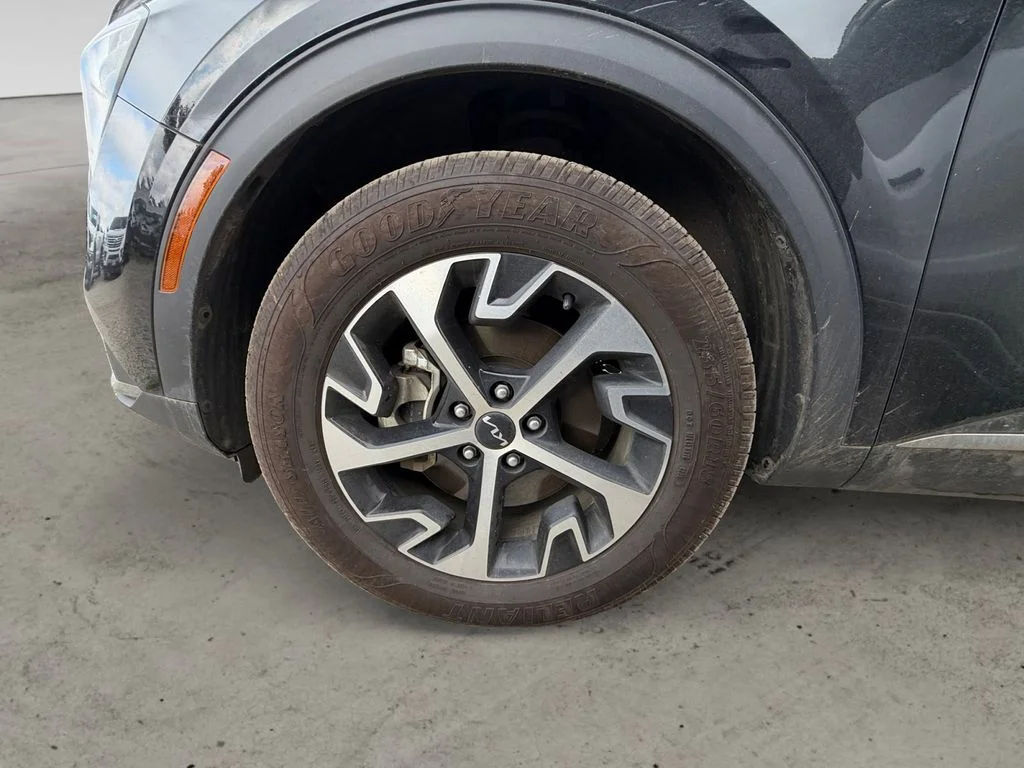 Used 2023 Black Kia EX image 9
