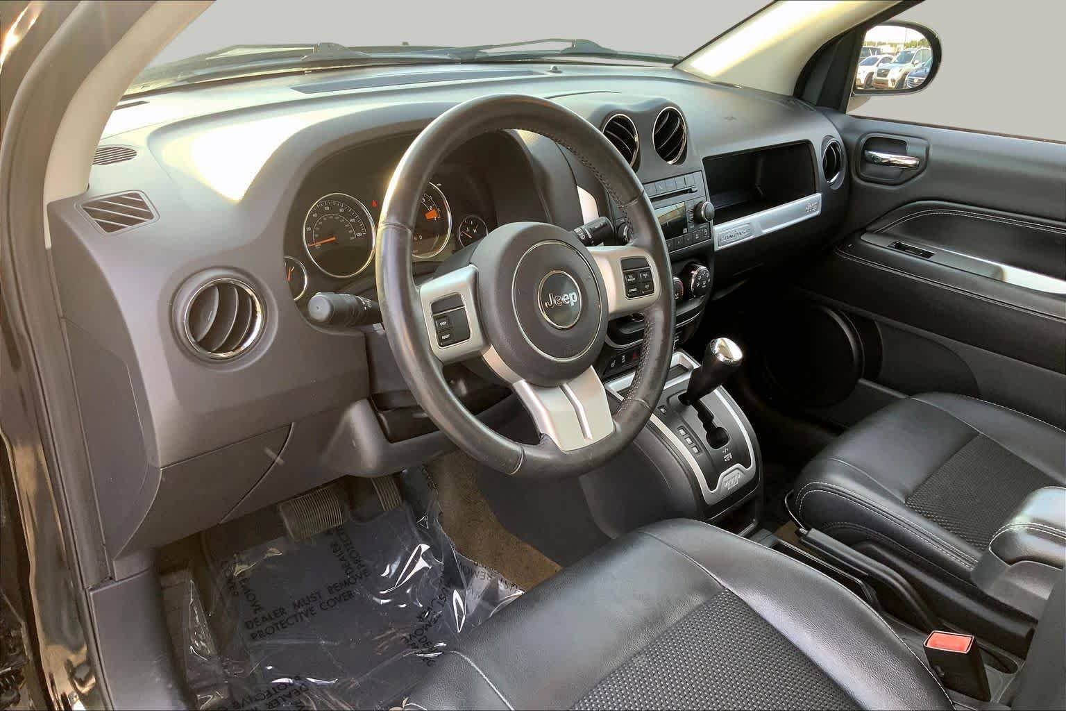 Used 2016 Black Clearcoat Jeep Latitude image 16