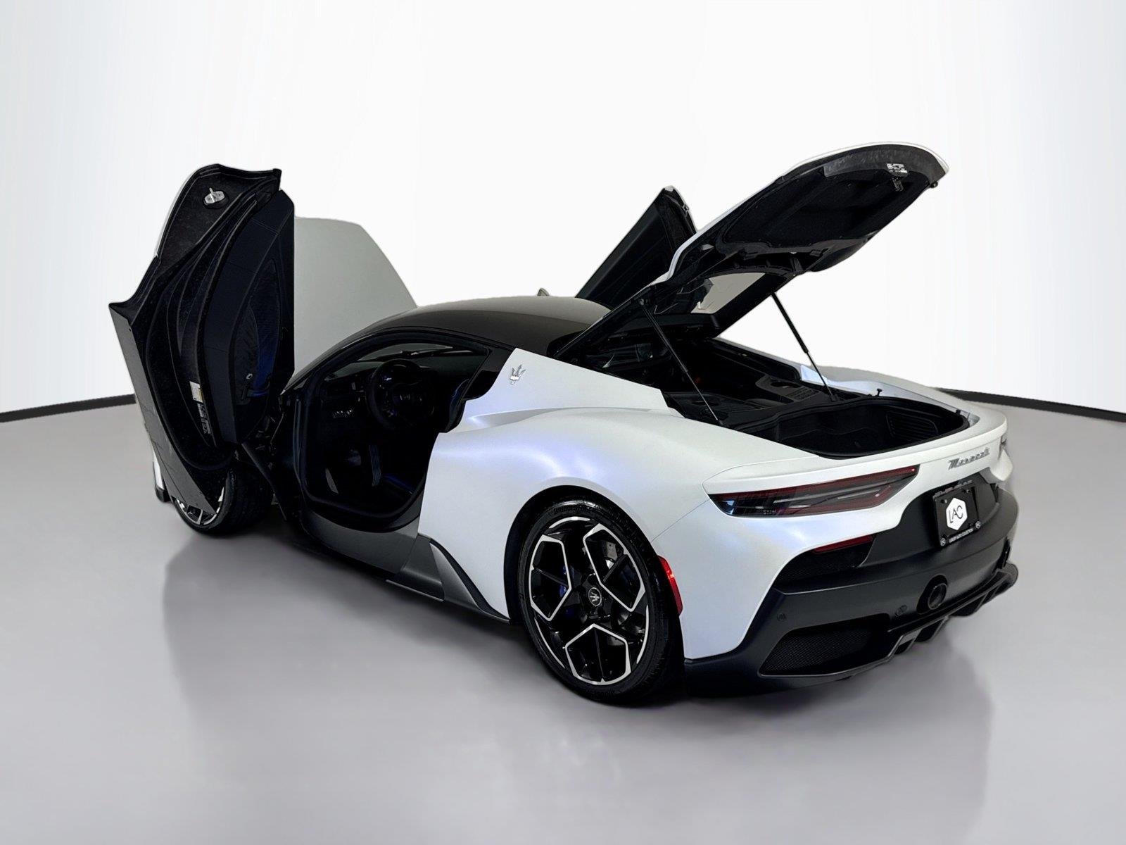 Used 2023 Bianco Solid Maserati  image 42