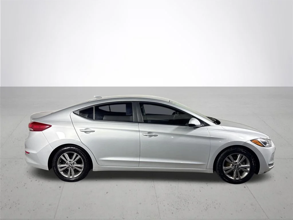 Used 2017 Silver Hyundai SE image 5