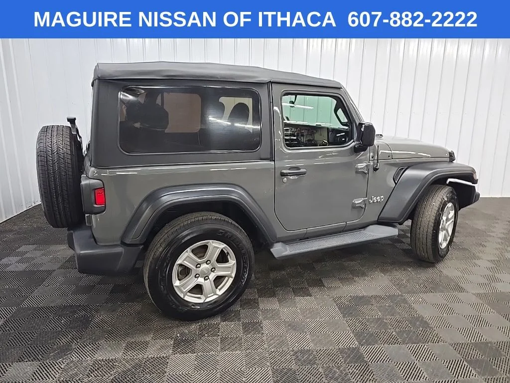 Used 2019 Gray Jeep Sport S image 3