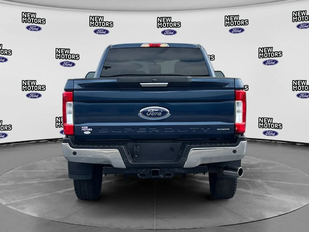 Used 2017 Blue Ford XLT image 4