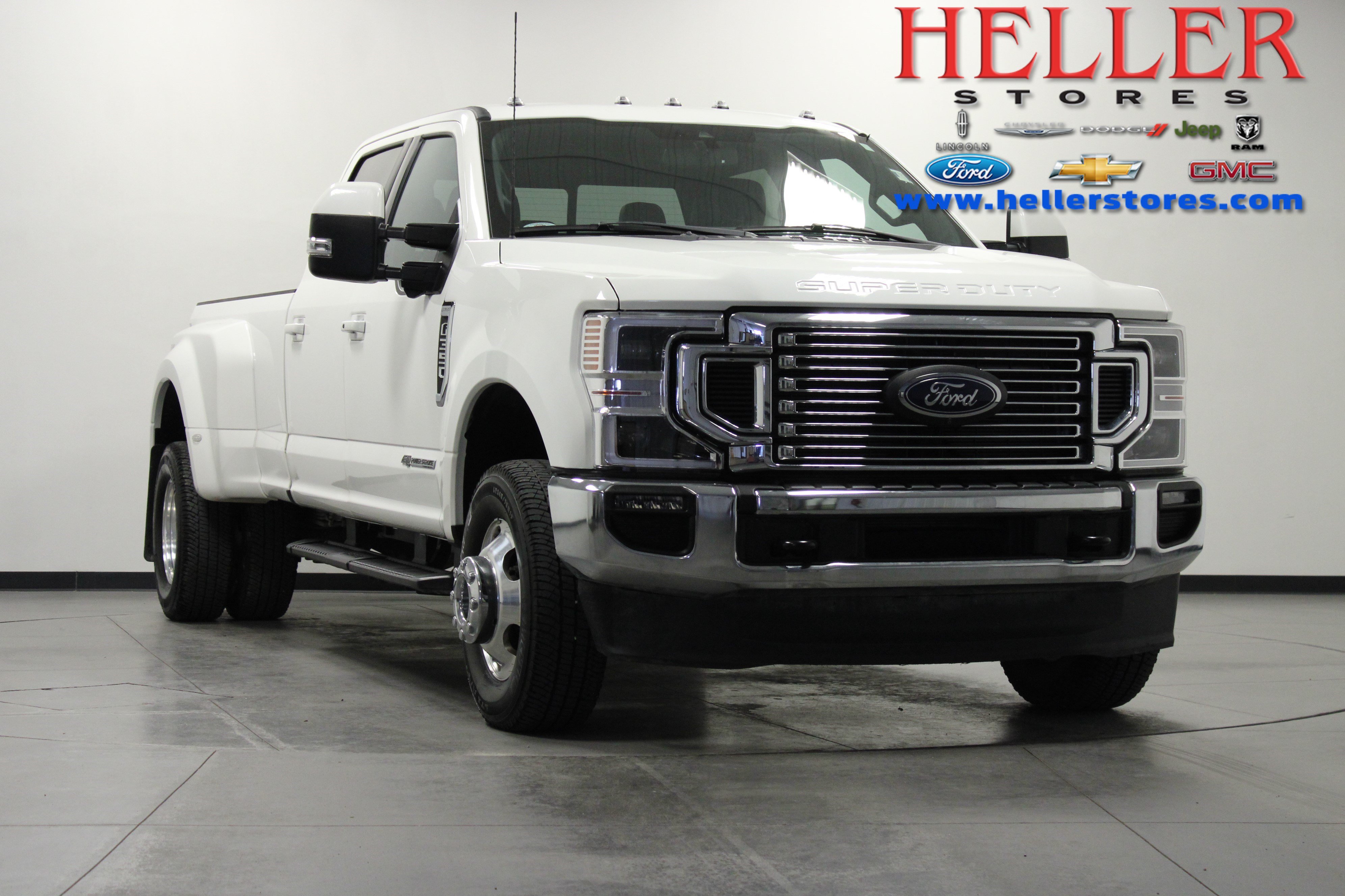 Used 2022 White Metallic Ford Lariat image 1
