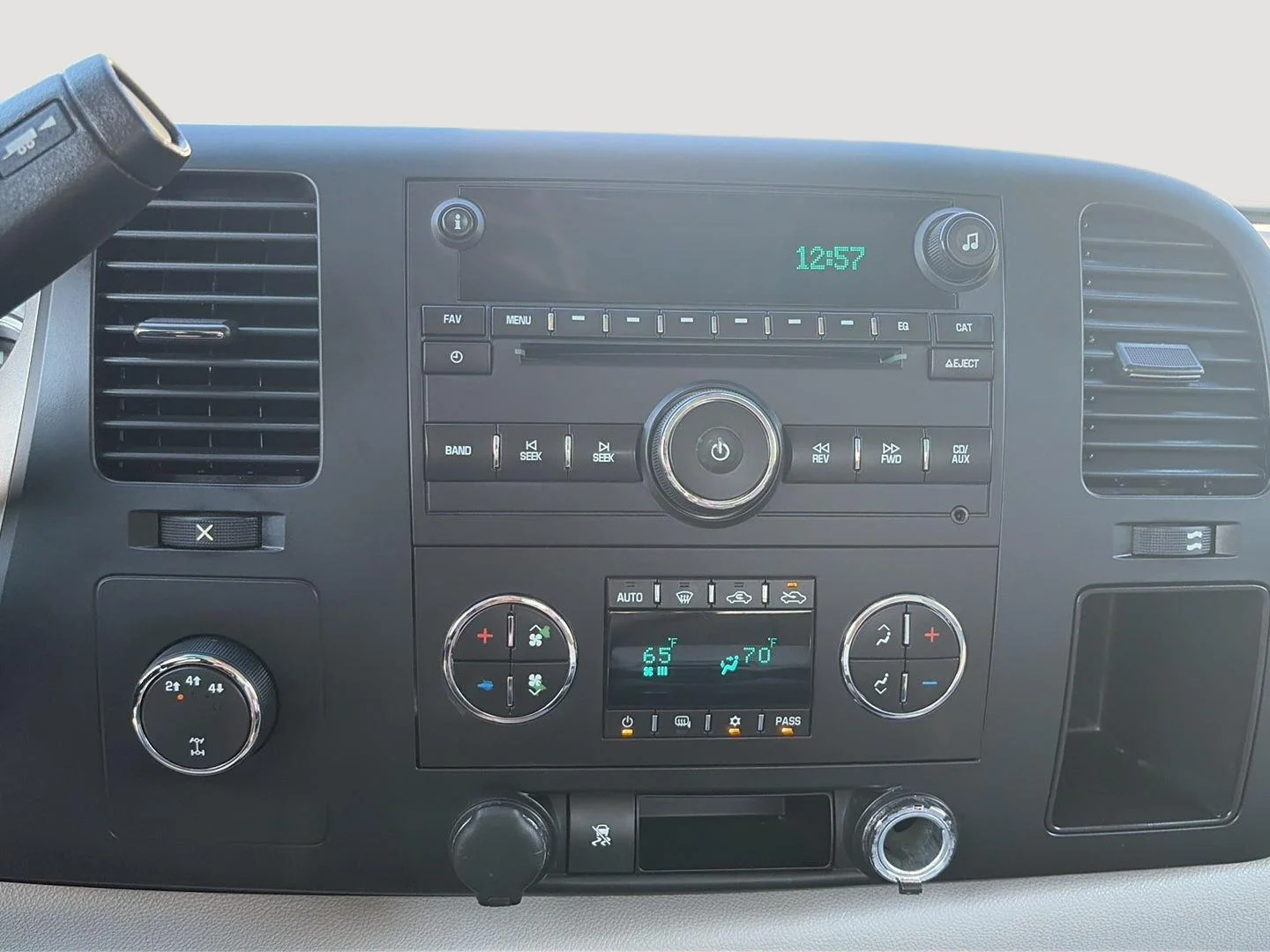 Used 2009 Blue Granite Metallic Chevrolet LT image 21