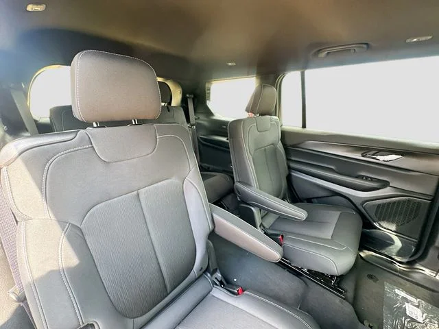 New 2026 Bright White Clear-Coat Exterior Paint Jeep Laredo image 34
