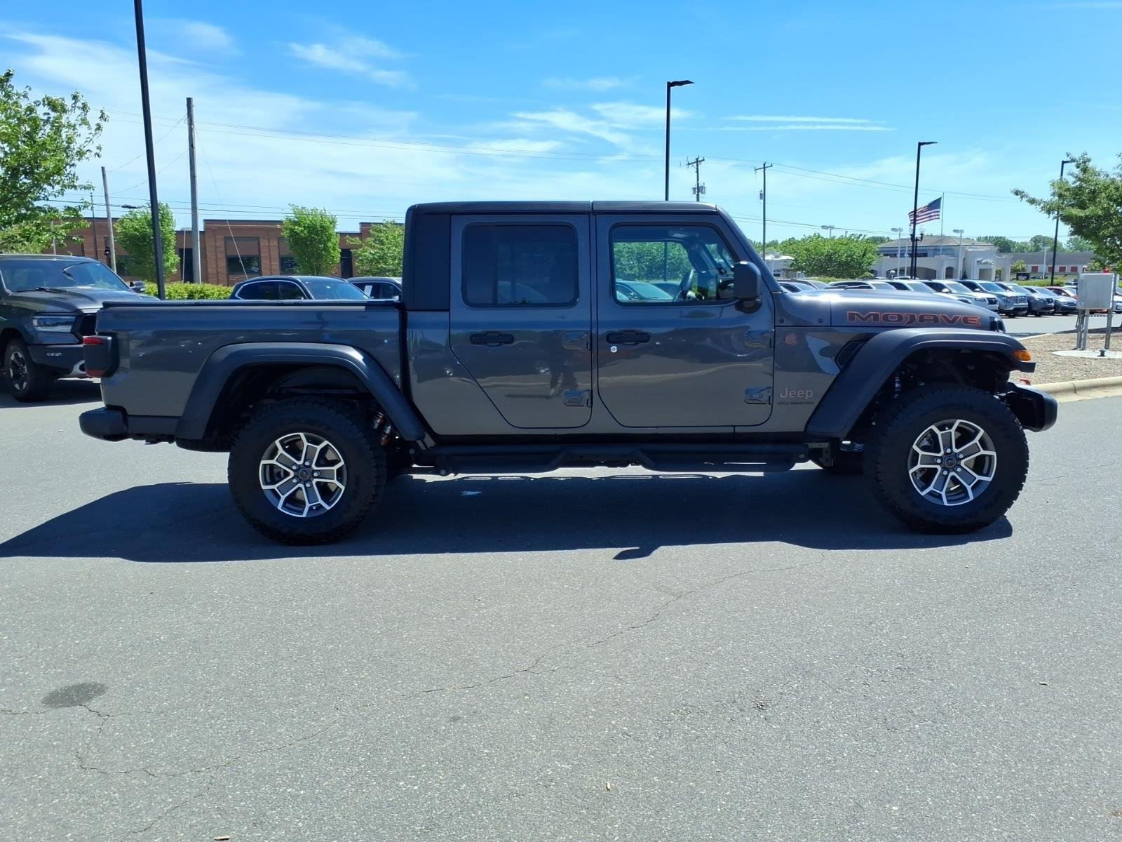 Used 2025 Granite Crystal Metallic Clearcoat Jeep Mojave image 11