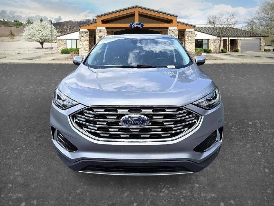 Used 2022 Silver Metallic Ford SEL image 2