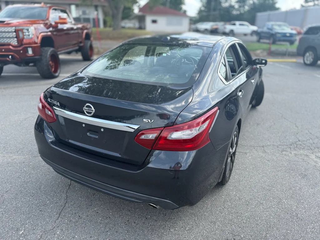 Used 2018 Storm Blue Nissan 2.5 SV image 18