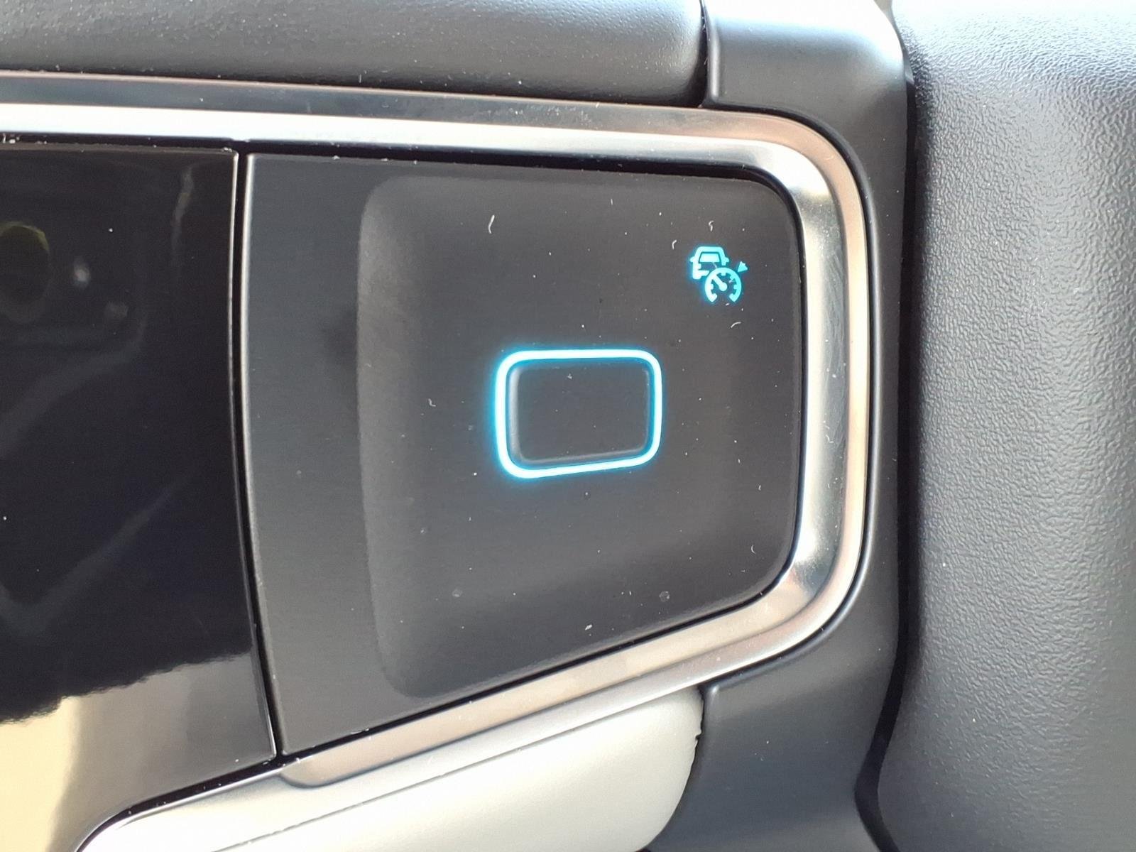 New 2025 Star White Metallic Tri-Coat Ford Platinum® MAX image 17