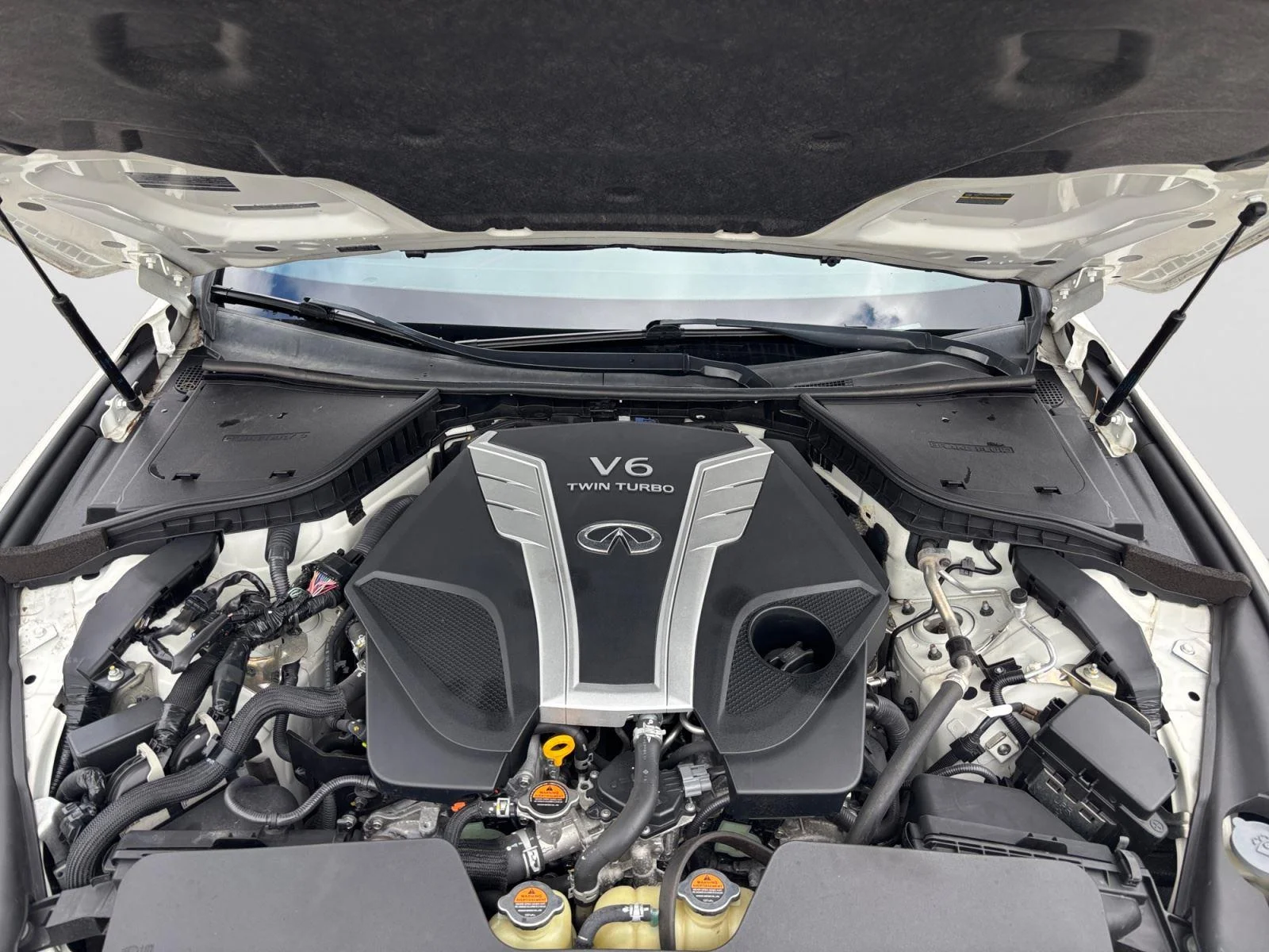 Used 2018 Pure White INFINITI RED SPORT 400 image 20