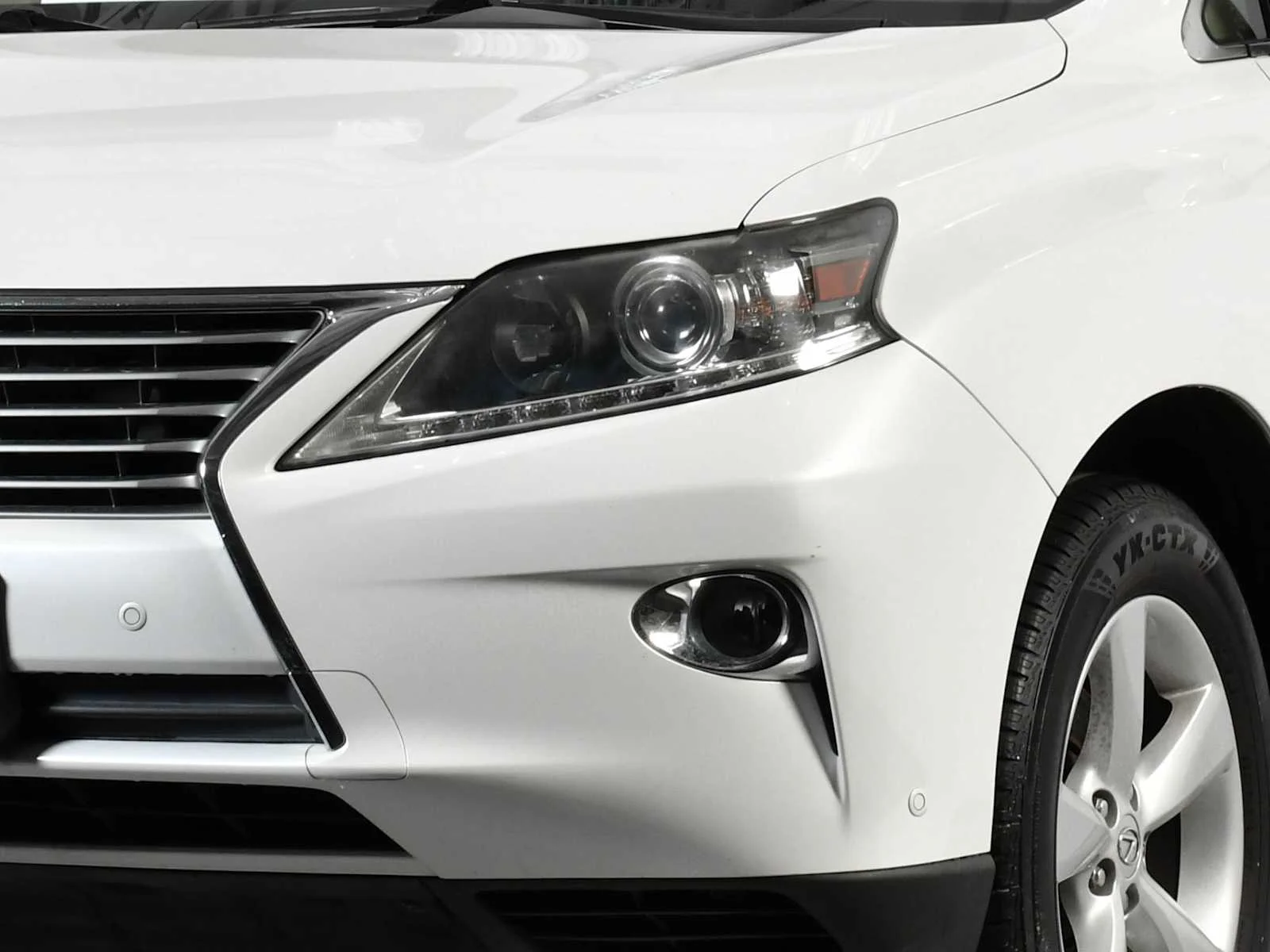 Used 2013 Starfire Pearl Lexus  image 9